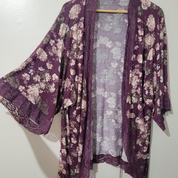 Floral Robe - Picture 2 of 3